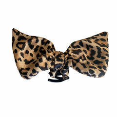 Mia Beauty Jaw Clamp with bow in beige leopard material top view