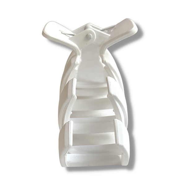 Mia Beauty Zigzag Jaw Clamp matte white chamber view