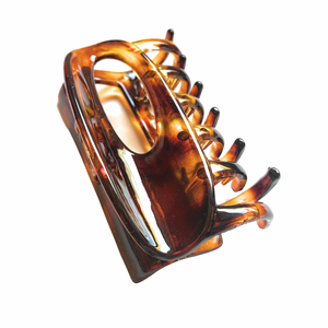 Mia® Beauty medium sized  Tortoise Jaw Clamp with Oval Hole on side top view