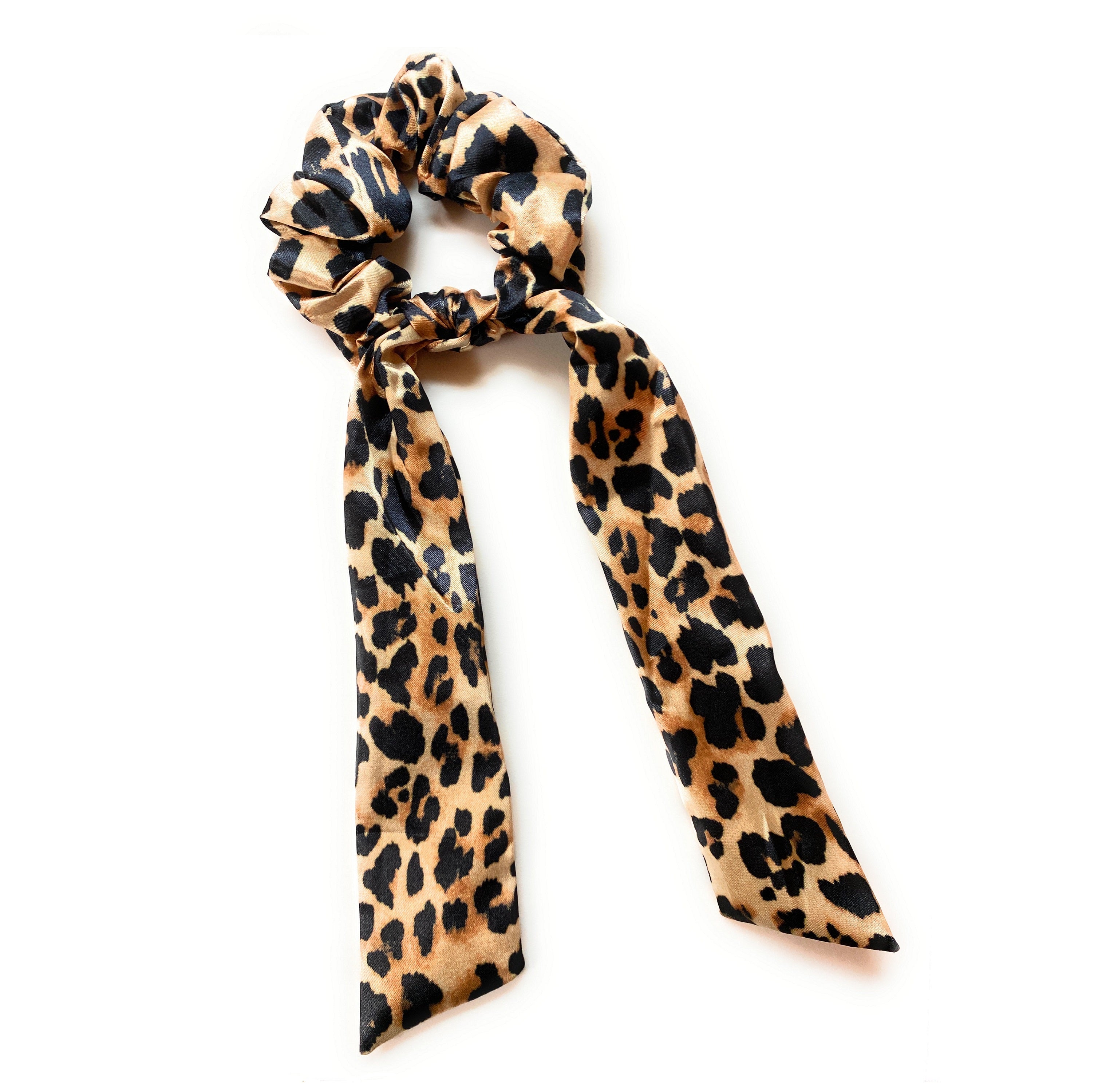Scrunchie with hanging ties leopard print